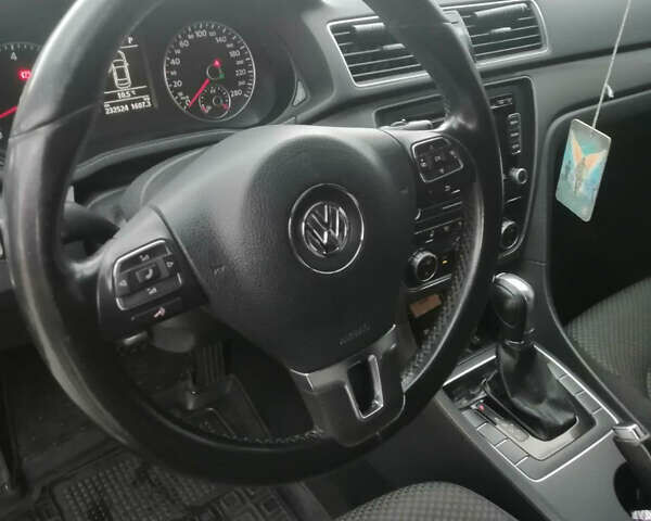 Серый Фольксваген Пассат, объемом двигателя 2.5 л и пробегом 233 тыс. км за 10000 $, фото 8 на Automoto.ua