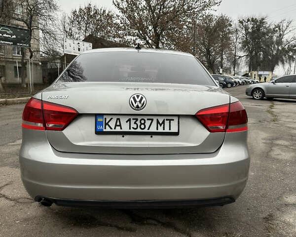 Серый Фольксваген Пассат, объемом двигателя 2.48 л и пробегом 218 тыс. км за 9700 $, фото 5 на Automoto.ua