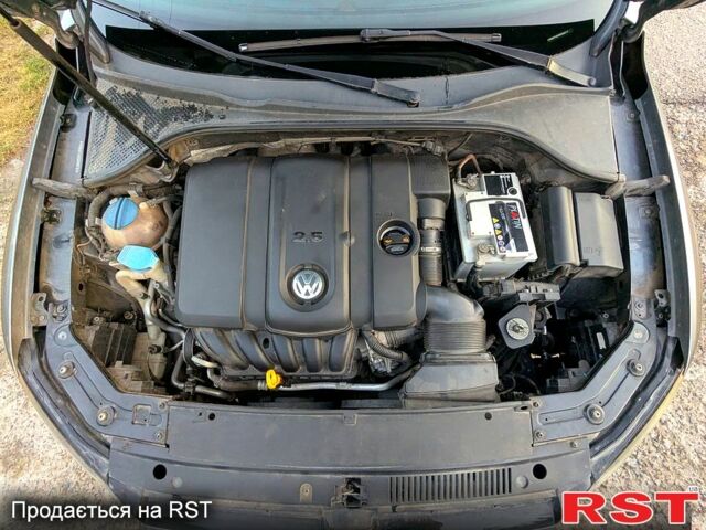 Серый Фольксваген Пассат, объемом двигателя 2.5 л и пробегом 340 тыс. км за 9500 $, фото 5 на Automoto.ua