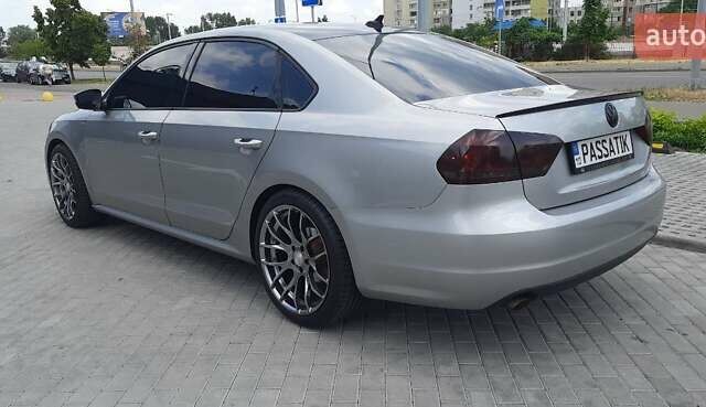 Серый Фольксваген Пассат, объемом двигателя 2.5 л и пробегом 219 тыс. км за 12000 $, фото 8 на Automoto.ua