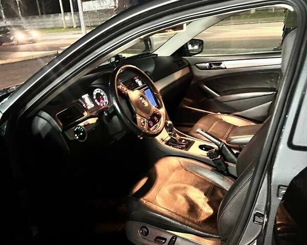 Сірий Фольксваген Пассат, об'ємом двигуна 2 л та пробігом 278 тис. км за 10500 $, фото 5 на Automoto.ua