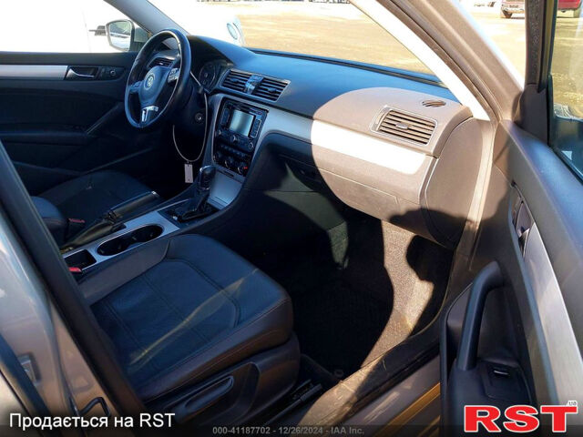 Серый Фольксваген Пассат, объемом двигателя 2.5 л и пробегом 153 тыс. км за 8700 $, фото 8 на Automoto.ua