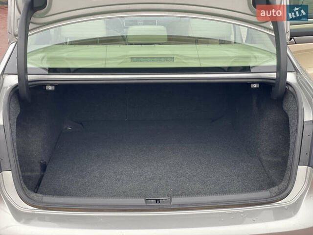 Серый Фольксваген Пассат, объемом двигателя 1.8 л и пробегом 165 тыс. км за 7999 $, фото 17 на Automoto.ua