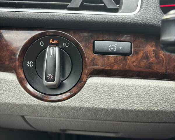 Серый Фольксваген Пассат, объемом двигателя 2 л и пробегом 229 тыс. км за 11800 $, фото 15 на Automoto.ua