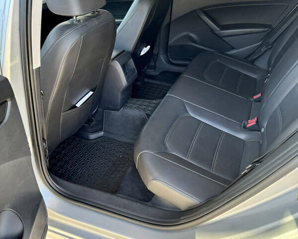 Серый Фольксваген Пассат, объемом двигателя 2.48 л и пробегом 187 тыс. км за 10300 $, фото 9 на Automoto.ua