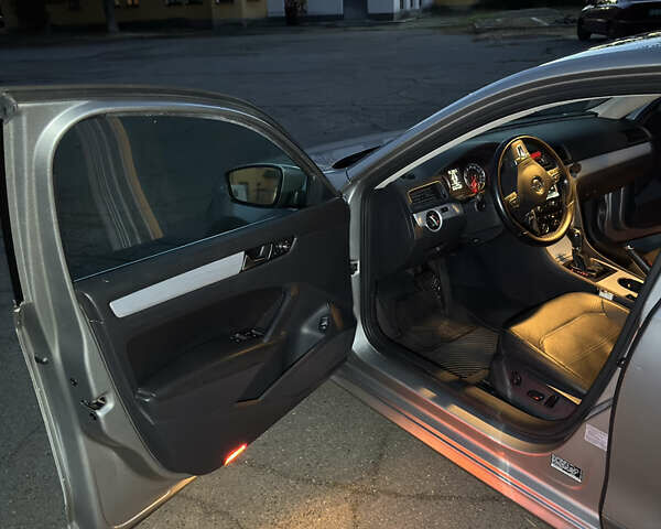 Серый Фольксваген Пассат, объемом двигателя 1.97 л и пробегом 291 тыс. км за 13000 $, фото 15 на Automoto.ua