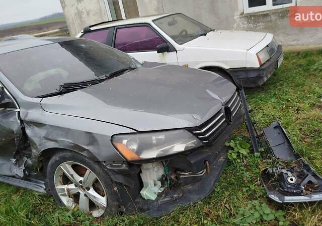 Серый Фольксваген Пассат, объемом двигателя 2.5 л и пробегом 210 тыс. км за 4200 $, фото 9 на Automoto.ua