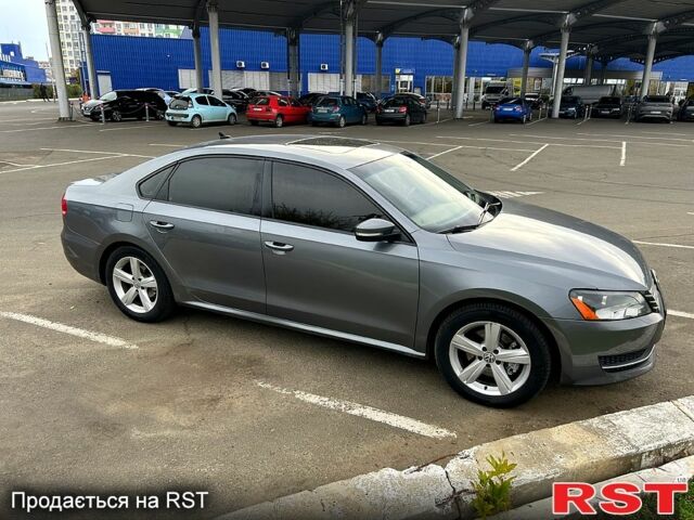 Сірий Фольксваген Пассат, об'ємом двигуна 2.5 л та пробігом 274 тис. км за 10000 $, фото 3 на Automoto.ua