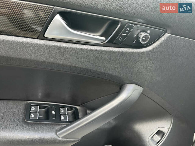 Фольксваген Пассат 2013 в Кривом Озере на Automoto.ua Серый Фольксваген Пассат, объемом двигателя 2 л и пробегом 192 тыс. км за 12500 $, фото 27 на Automoto.ua