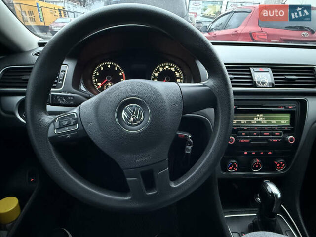 Серый Фольксваген Пассат, объемом двигателя 2.48 л и пробегом 270 тыс. км за 8800 $, фото 12 на Automoto.ua