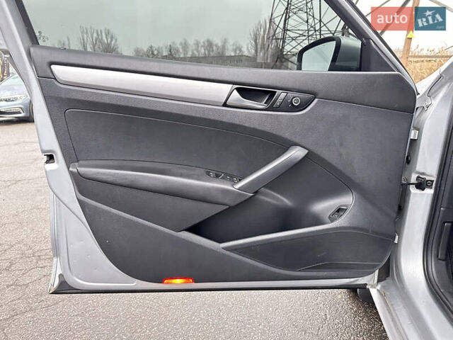 Серый Фольксваген Пассат, объемом двигателя 2.48 л и пробегом 187 тыс. км за 9800 $, фото 14 на Automoto.ua