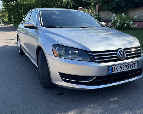 Серый Фольксваген Пассат, объемом двигателя 2.5 л и пробегом 179 тыс. км за 11300 $, фото 1 на Automoto.ua