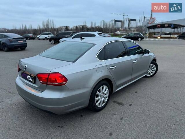 Серый Фольксваген Пассат, объемом двигателя 2.5 л и пробегом 236 тыс. км за 11800 $, фото 53 на Automoto.ua