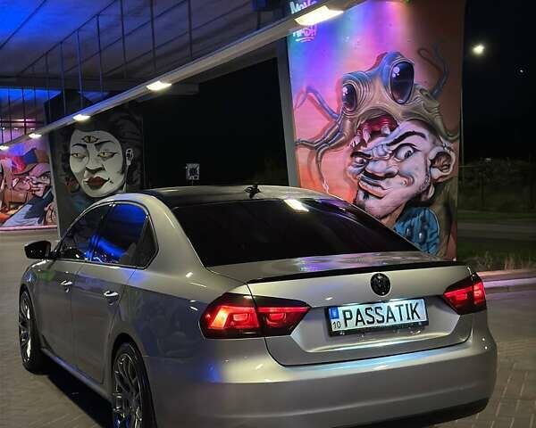 Серый Фольксваген Пассат, объемом двигателя 2.5 л и пробегом 219 тыс. км за 12000 $, фото 1 на Automoto.ua