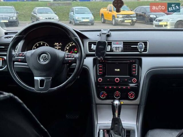 Серый Фольксваген Пассат, объемом двигателя 2.5 л и пробегом 236 тыс. км за 11800 $, фото 40 на Automoto.ua