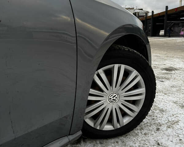 Серый Фольксваген Пассат, объемом двигателя 2.5 л и пробегом 171 тыс. км за 10800 $, фото 14 на Automoto.ua