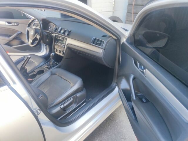 Серый Фольксваген Пассат, объемом двигателя 1.8 л и пробегом 250 тыс. км за 9500 $, фото 10 на Automoto.ua