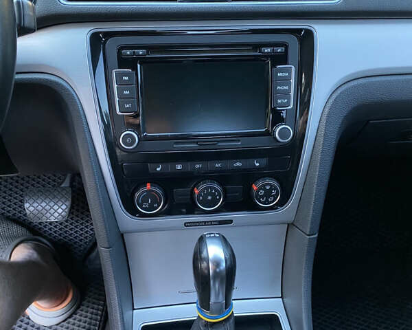 Сірий Фольксваген Пассат, об'ємом двигуна 2.5 л та пробігом 357 тис. км за 11500 $, фото 9 на Automoto.ua