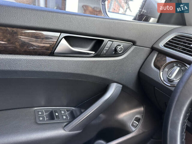 Сірий Фольксваген Пассат, об'ємом двигуна 2 л та пробігом 260 тис. км за 11900 $, фото 31 на Automoto.ua