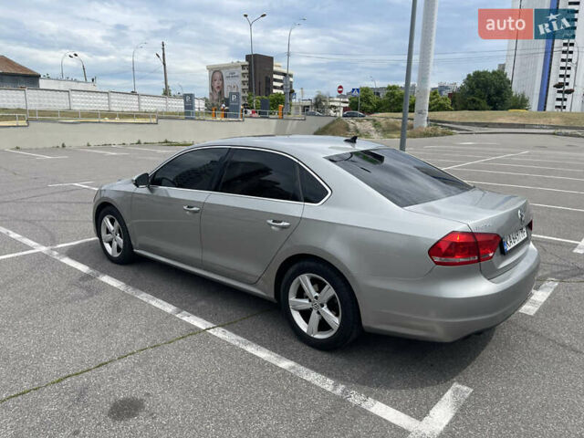 Сірий Фольксваген Пассат, об'ємом двигуна 2.5 л та пробігом 196 тис. км за 10500 $, фото 4 на Automoto.ua
