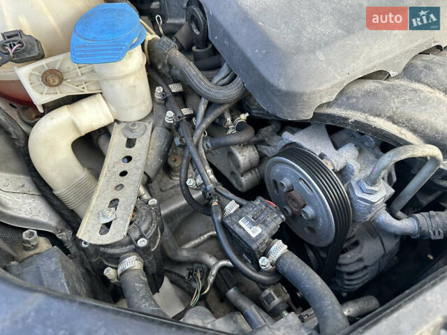 Серый Фольксваген Пассат, объемом двигателя 2.5 л и пробегом 226 тыс. км за 10500 $, фото 10 на Automoto.ua