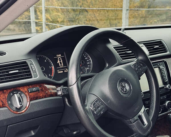 Фольксваген Пассат 2013 у Прилуках на Automoto.ua Сірий Фольксваген Пассат, об'ємом двигуна 2 л та пробігом 178 тис. км за 12500 $, фото 24 на Automoto.ua