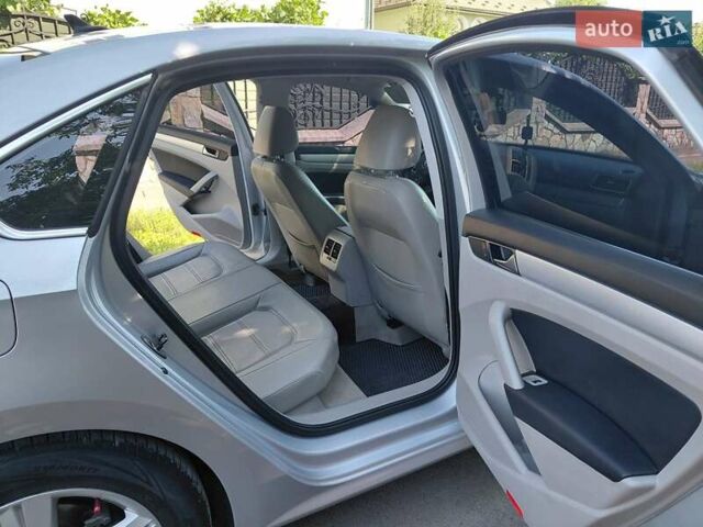 Серый Фольксваген Пассат, объемом двигателя 2.5 л и пробегом 165 тыс. км за 11499 $, фото 2 на Automoto.ua