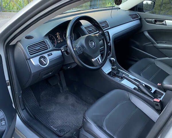 Сірий Фольксваген Пассат, об'ємом двигуна 2.5 л та пробігом 357 тис. км за 11500 $, фото 6 на Automoto.ua