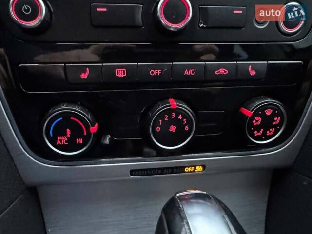 Серый Фольксваген Пассат, объемом двигателя 2.5 л и пробегом 236 тыс. км за 11800 $, фото 30 на Automoto.ua