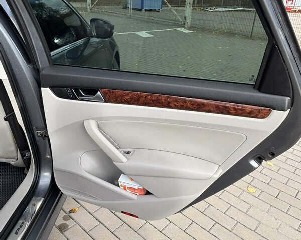 Серый Фольксваген Пассат, объемом двигателя 2 л и пробегом 229 тыс. км за 11800 $, фото 9 на Automoto.ua