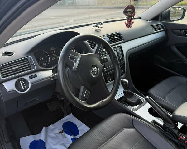 Серый Фольксваген Пассат, объемом двигателя 2 л и пробегом 258 тыс. км за 9900 $, фото 6 на Automoto.ua