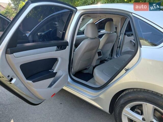 Серый Фольксваген Пассат, объемом двигателя 2.5 л и пробегом 165 тыс. км за 11499 $, фото 3 на Automoto.ua