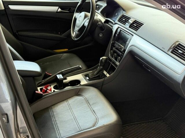 Серый Фольксваген Пассат, объемом двигателя 2.5 л и пробегом 217 тыс. км за 10640 $, фото 15 на Automoto.ua