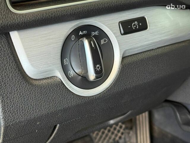 Серый Фольксваген Пассат, объемом двигателя 2.5 л и пробегом 217 тыс. км за 10640 $, фото 9 на Automoto.ua