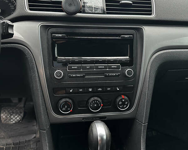 Сірий Фольксваген Пассат, об'ємом двигуна 1.8 л та пробігом 299 тис. км за 9500 $, фото 12 на Automoto.ua