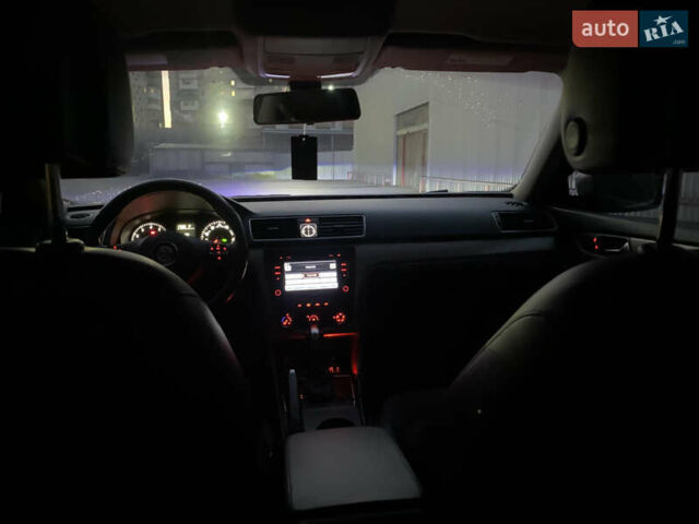 Серый Фольксваген Пассат, объемом двигателя 1.79 л и пробегом 236 тыс. км за 10700 $, фото 7 на Automoto.ua