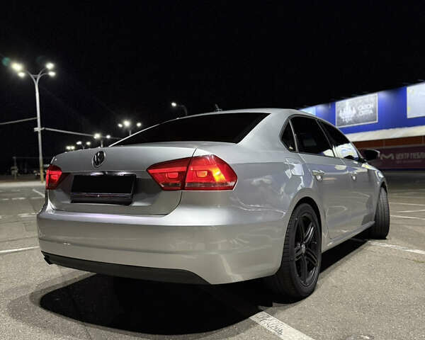 Серый Фольксваген Пассат, объемом двигателя 1.8 л и пробегом 145 тыс. км за 11500 $, фото 5 на Automoto.ua