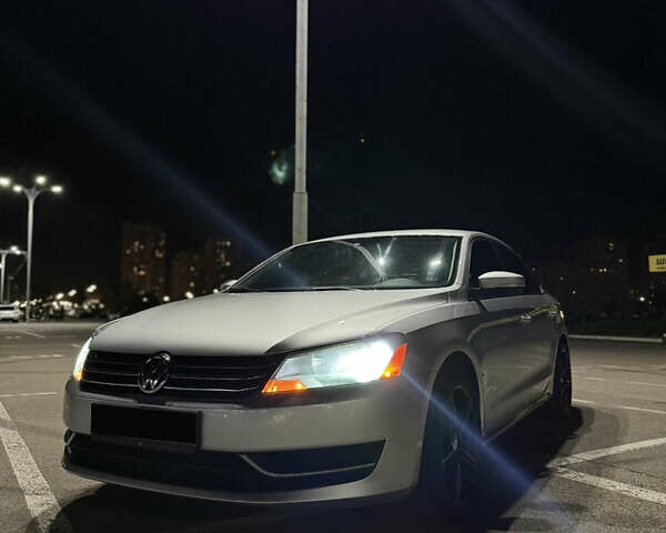 Серый Фольксваген Пассат, объемом двигателя 1.8 л и пробегом 145 тыс. км за 11500 $, фото 2 на Automoto.ua