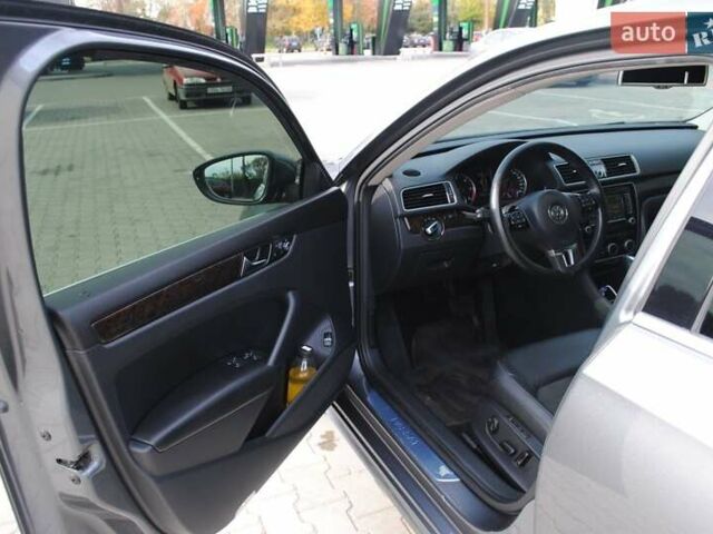 Сірий Фольксваген Пассат, об'ємом двигуна 1.97 л та пробігом 235 тис. км за 13700 $, фото 30 на Automoto.ua