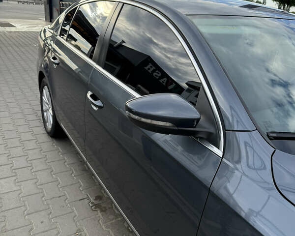 Серый Фольксваген Пассат, объемом двигателя 1.6 л и пробегом 217 тыс. км за 11999 $, фото 3 на Automoto.ua