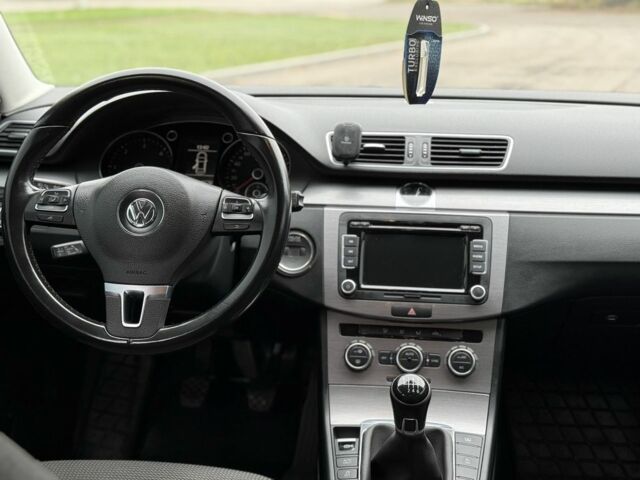 Серый Фольксваген Пассат, объемом двигателя 2 л и пробегом 277 тыс. км за 12150 $, фото 5 на Automoto.ua