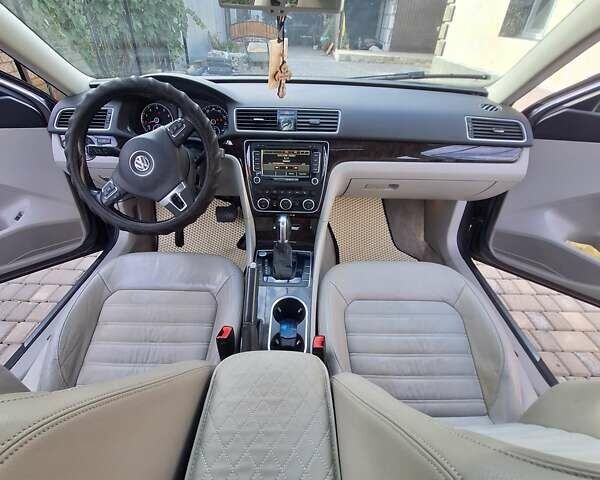 Серый Фольксваген Пассат, объемом двигателя 1.8 л и пробегом 319 тыс. км за 12000 $, фото 8 на Automoto.ua