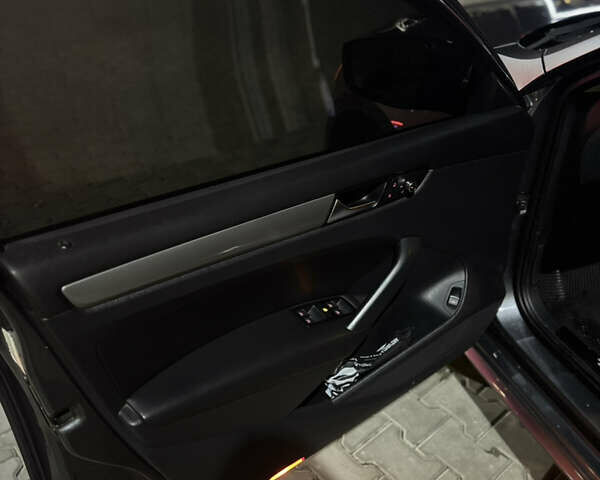 Сірий Фольксваген Пассат, об'ємом двигуна 1.8 л та пробігом 201 тис. км за 9500 $, фото 9 на Automoto.ua