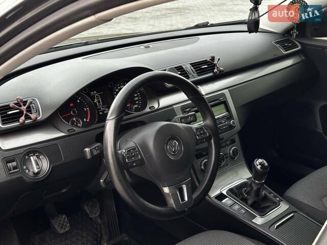 Сірий Фольксваген Пассат, об'ємом двигуна 1.6 л та пробігом 350 тис. км за 10999 $, фото 19 на Automoto.ua