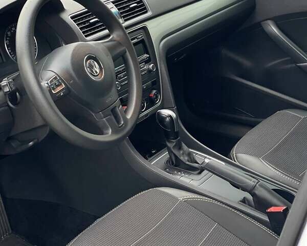 Серый Фольксваген Пассат, объемом двигателя 1.8 л и пробегом 184 тыс. км за 7999 $, фото 6 на Automoto.ua