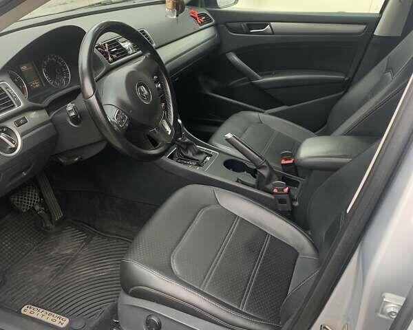 Серый Фольксваген Пассат, объемом двигателя 1.8 л и пробегом 213 тыс. км за 10600 $, фото 6 на Automoto.ua