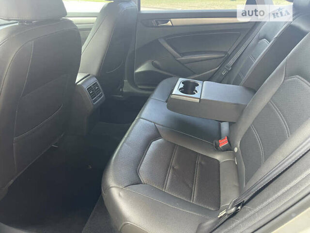 Серый Фольксваген Пассат, объемом двигателя 1.8 л и пробегом 141 тыс. км за 2300 $, фото 27 на Automoto.ua