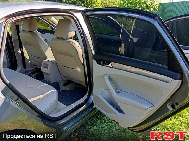 Серый Фольксваген Пассат, объемом двигателя 1.8 л и пробегом 213 тыс. км за 9800 $, фото 2 на Automoto.ua