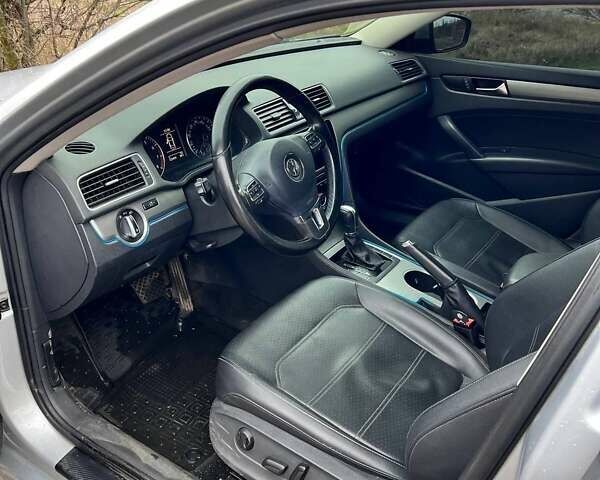 Серый Фольксваген Пассат, объемом двигателя 1.8 л и пробегом 221 тыс. км за 9800 $, фото 10 на Automoto.ua