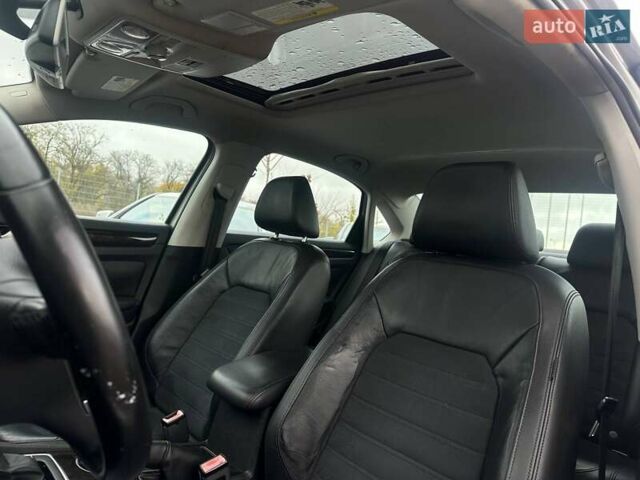 Серый Фольксваген Пассат, объемом двигателя 1.97 л и пробегом 217 тыс. км за 13000 $, фото 12 на Automoto.ua